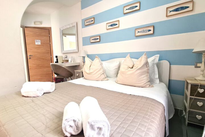 Room 44 of 104