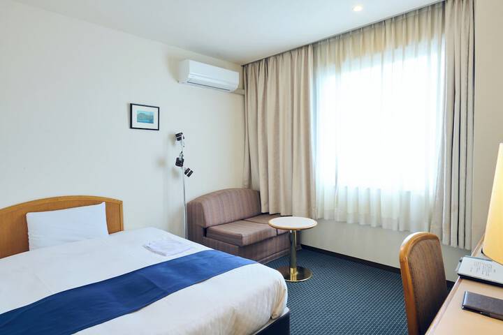Room 5 of 27