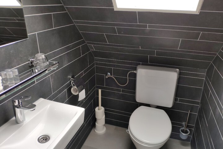 Room 42 of 54