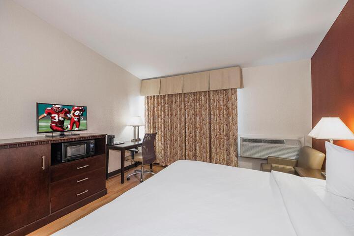 Suite King with Kitchenette (7 of 9)