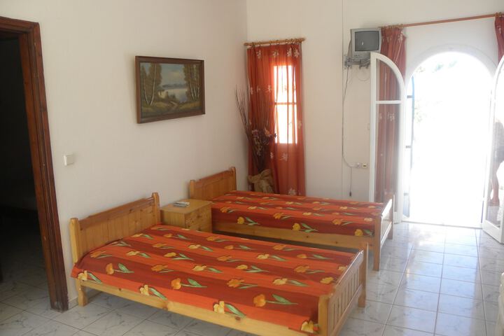 Room 10 of 48