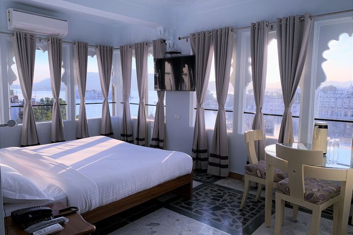 Room 7 of 36