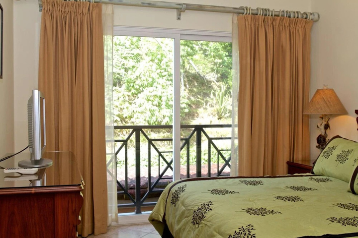 Room 5 of 16