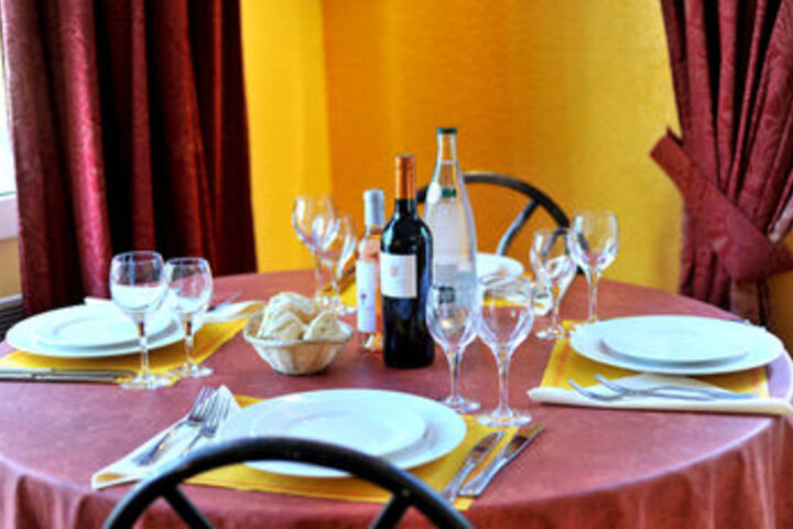 Dining 5 of 27