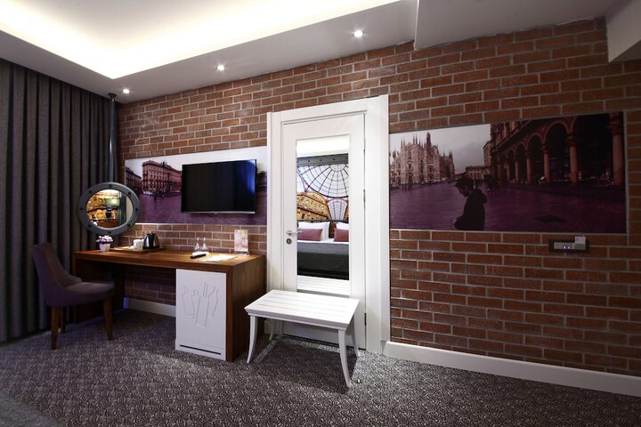Room 9 of 130
