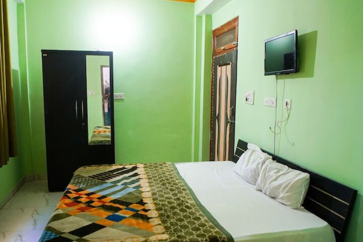Room 10 of 27