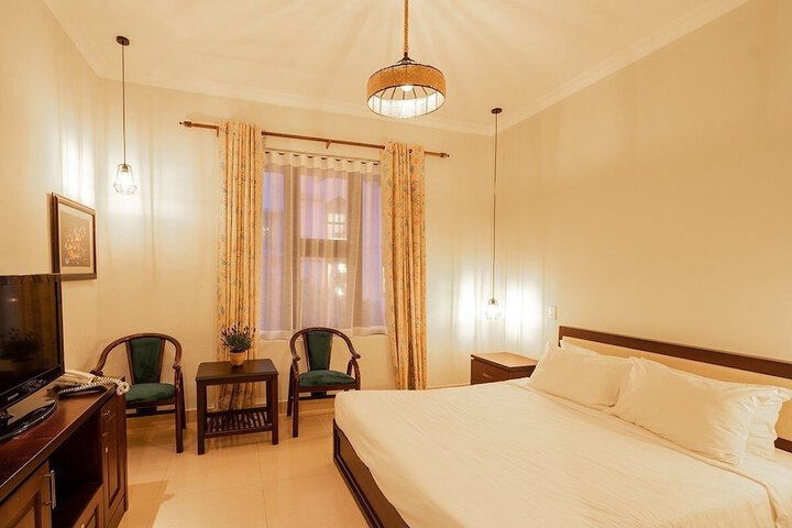 Room 8 of 77
