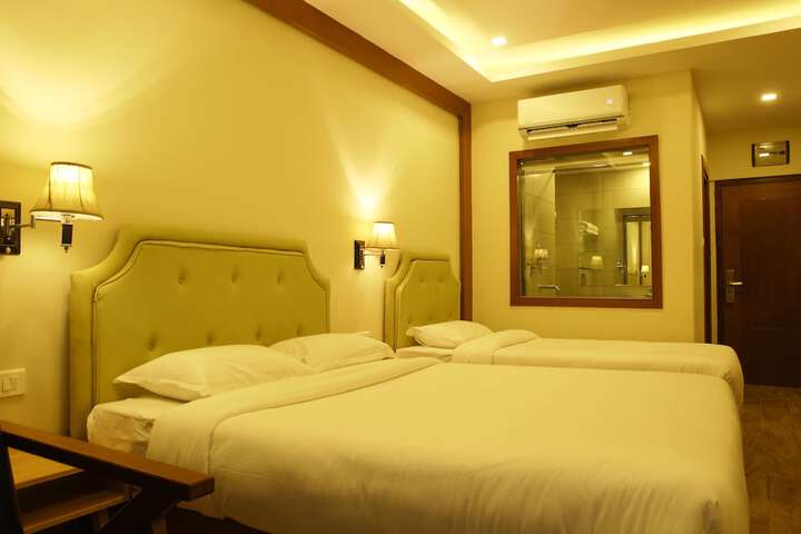 Room 13 of 100