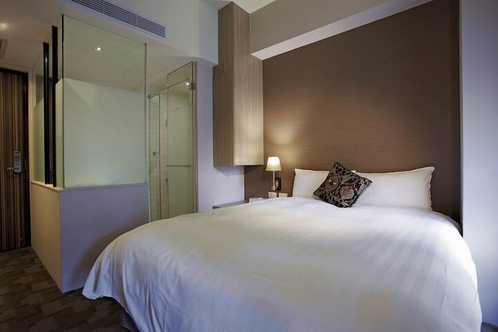 Room 25 of 51
