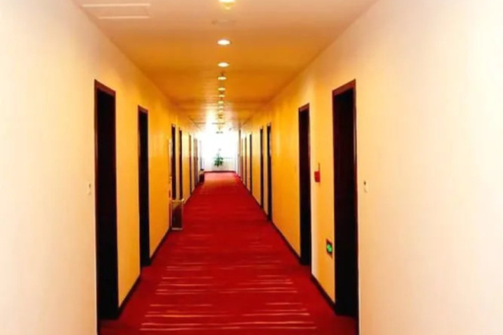 Room 11 of 18