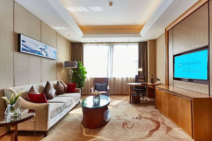Room 10 of 46