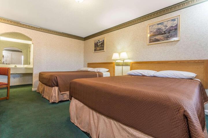 1 King Bed Accessible (6 of 8)