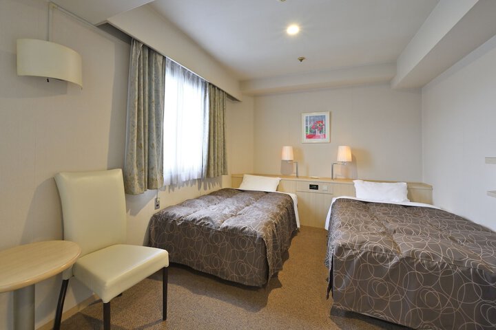 Room 11 of 24
