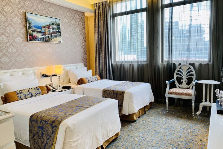 Room 25 of 47
