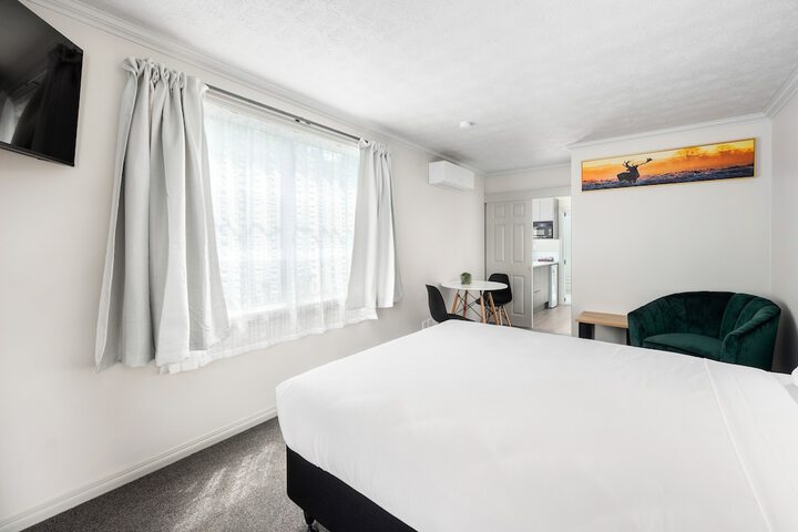 Room 27 of 40