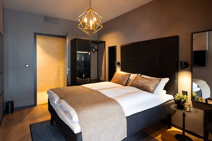 Room 10 of 14