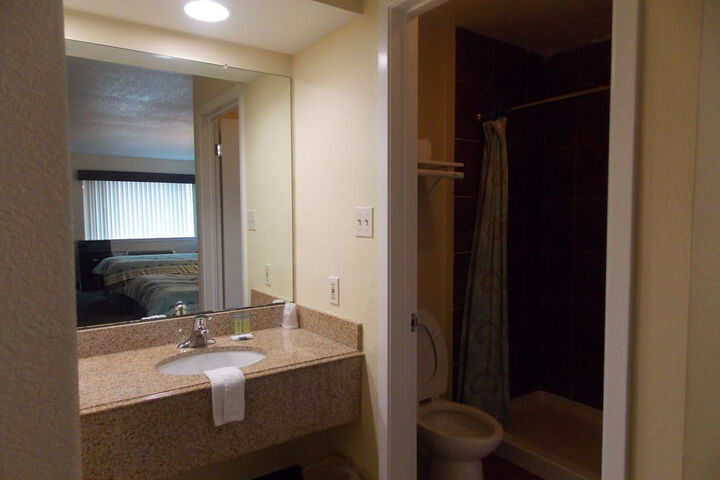 Room 18 of 128