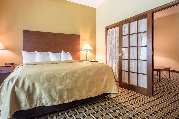 1 King Bed (5 of 12)