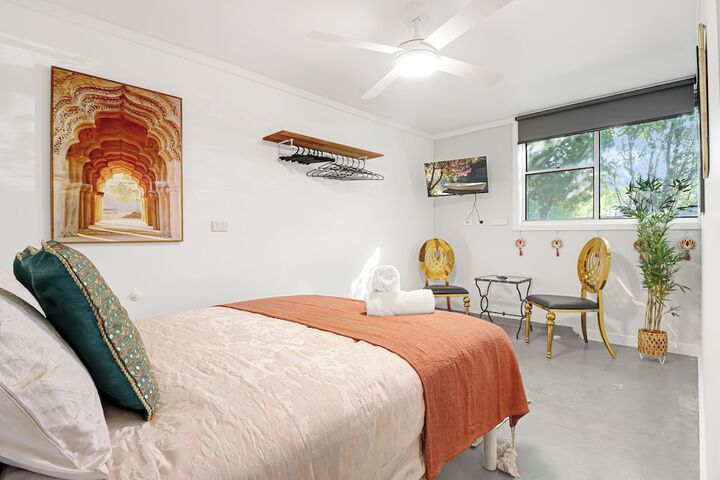 Room 9 of 42