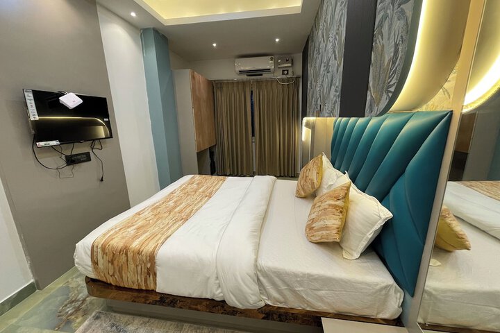Room 3 of 12