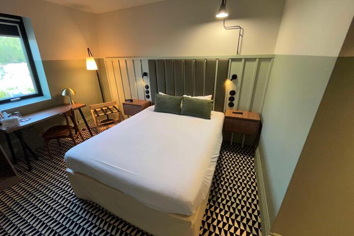 Room 57 of 145