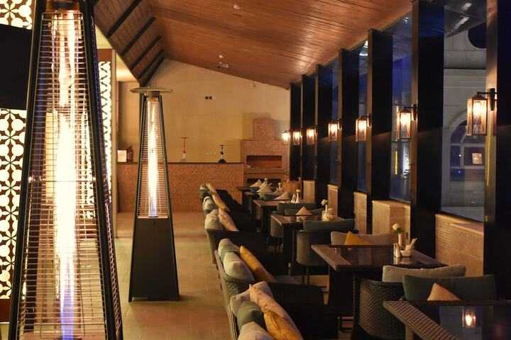 Lounge 41 of 43
