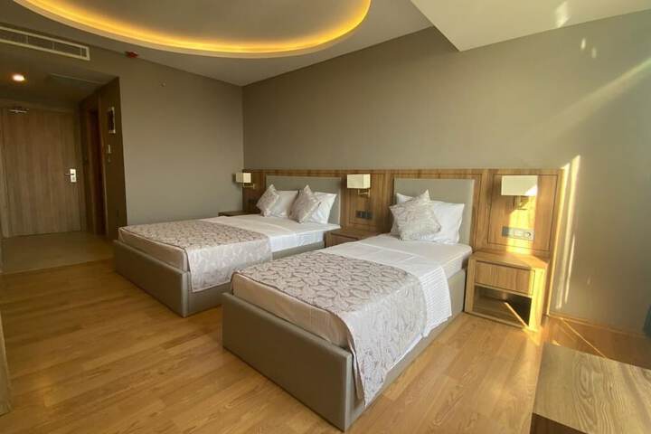 Room 6 of 11