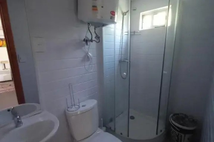 Room 7 of 16