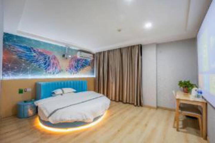 Room 9 of 10