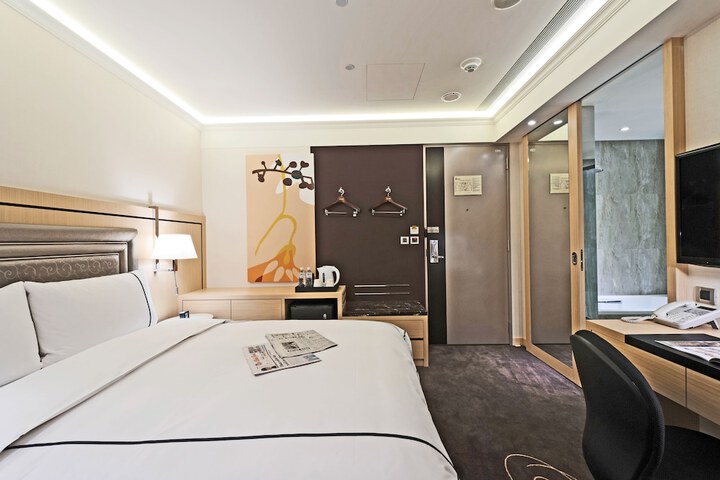 Room 16 of 55
