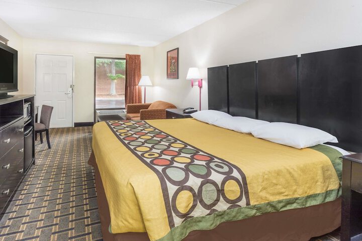 1 King Bed (4 of 13)