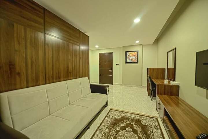Room 4 of 10