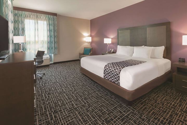1 King Bed (17 of 22)