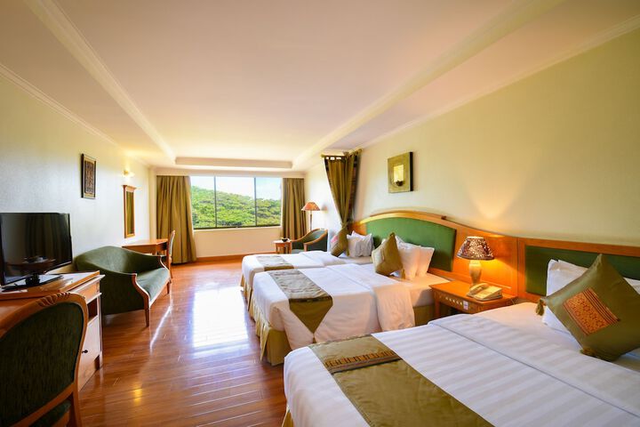 Room 30 of 174