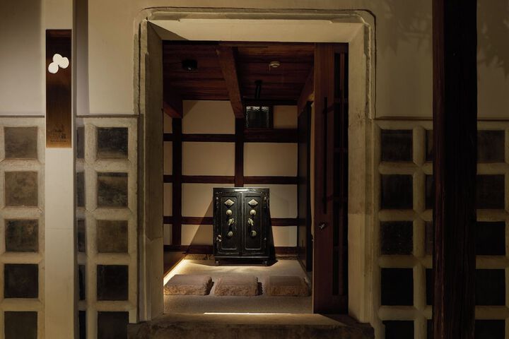Room 18 of 65
