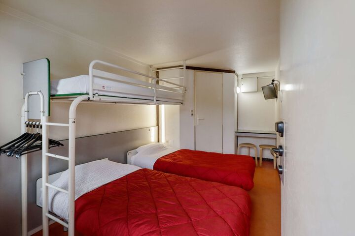 Room 17 of 34