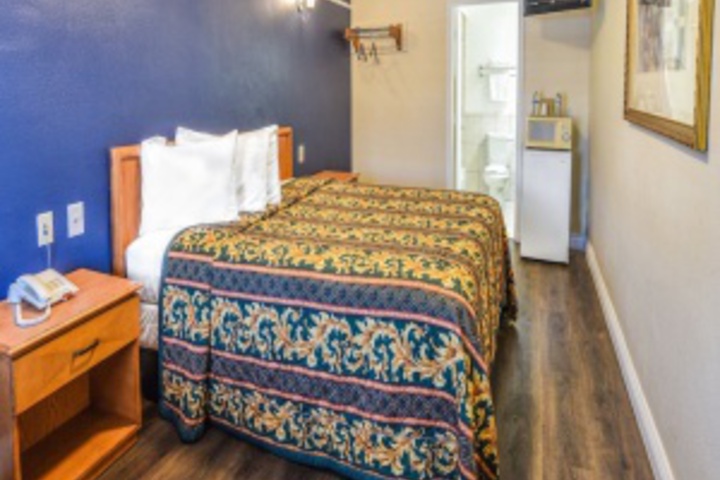 Room 105 of 192