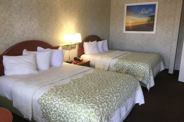 2 Queen Beds (4 of 7)