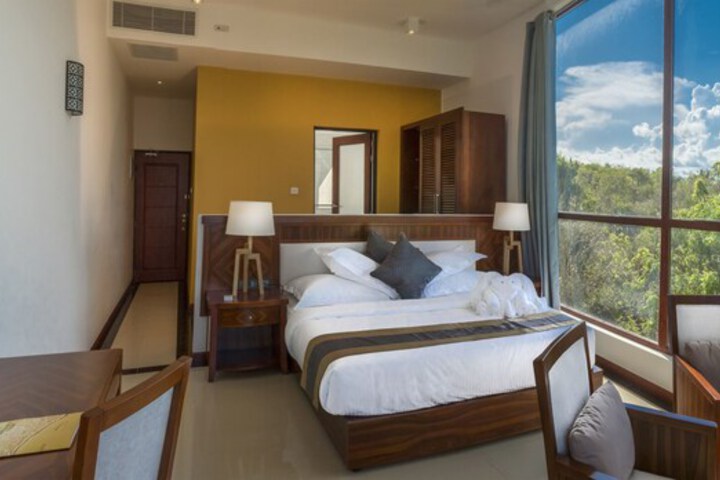 Room 4 of 61