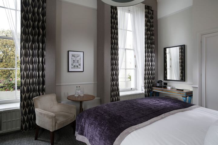 Room 33 of 65