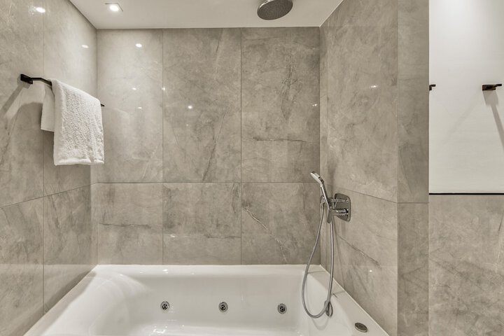 Room 42 of 61