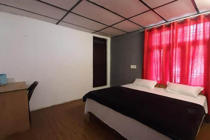 Room 2 of 40
