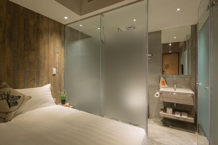 Room 61 of 76