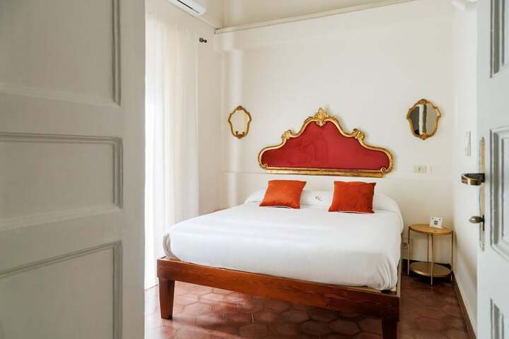 Room 18 of 53