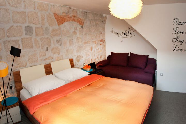 Room 12 of 67
