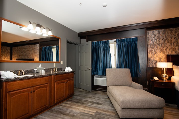 1 King Bed Accessible (9 of 54)