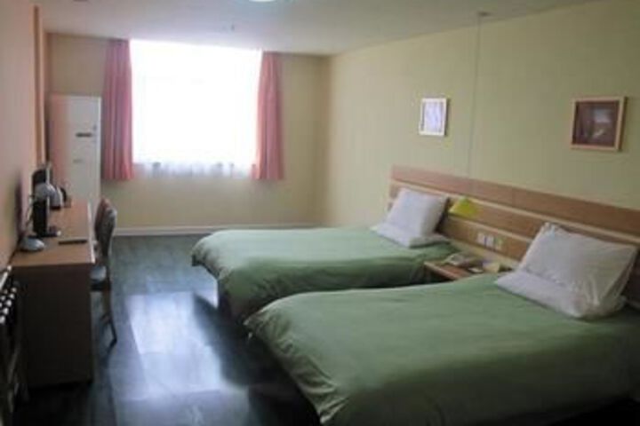 Room 10 of 30