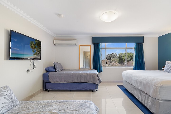 Room 6 of 27