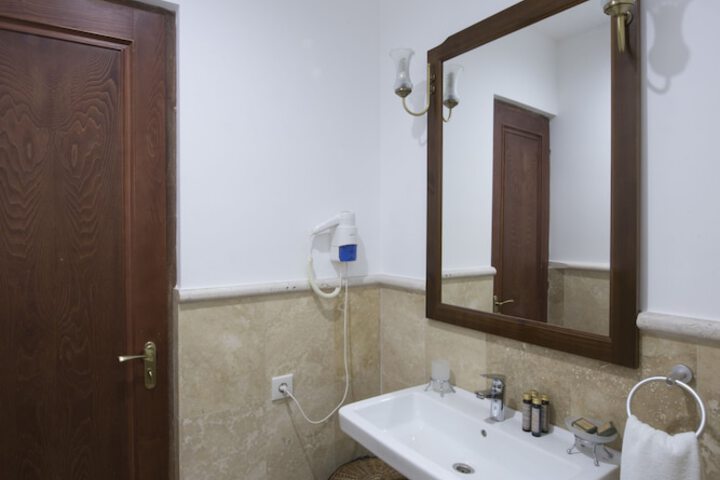 Room 68 of 90