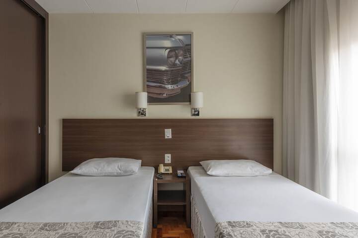 Room 34 of 107